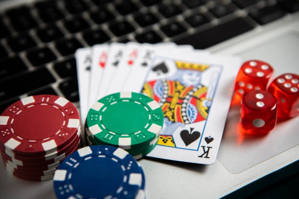 hb toto live-dealer blackjack table with professional dealer and player interface